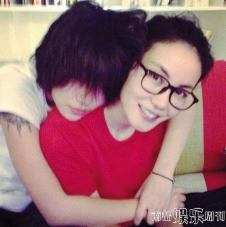 母女情深。